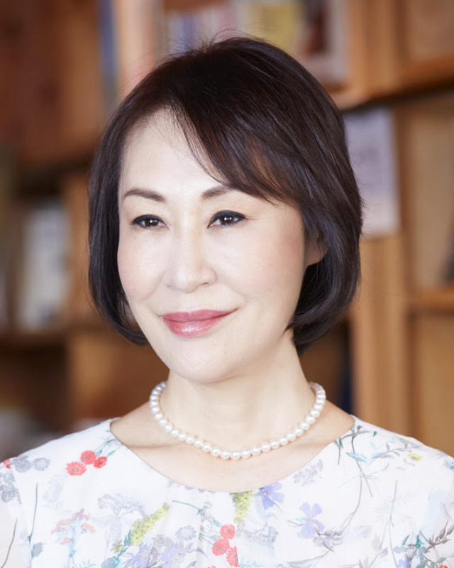 小松成美氏